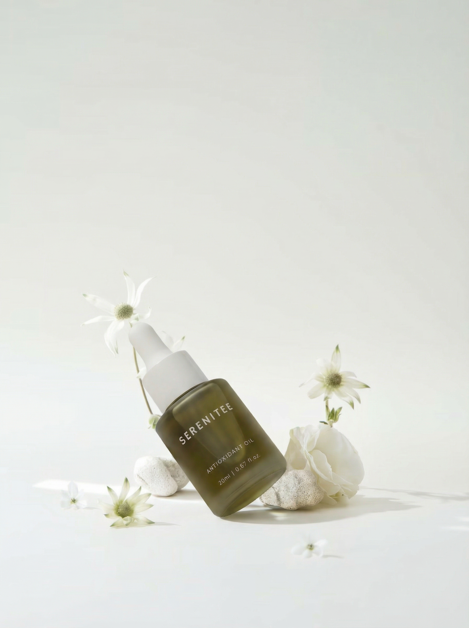Serenitee Blue Tansy Antioxidant Face Oil glass bottle, highlighting its microbiome-friendly lipophilic matrix and oil-dispersed hyaluronic acid.